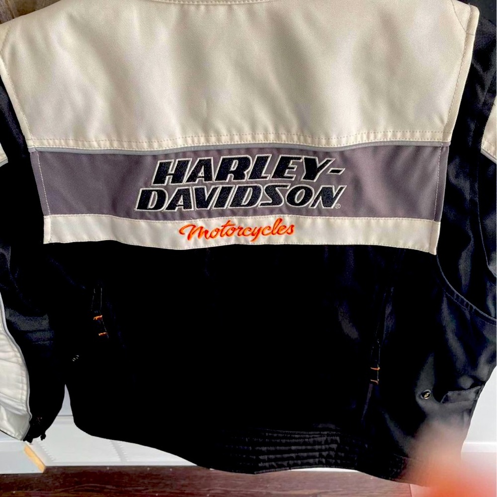 Canvas Harley Davidson jacket new without tags size 2xl to wear in the fall